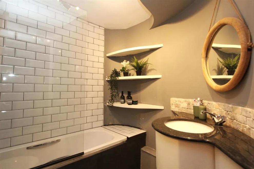 Large New-York Style Penthouse Apartment In Leeds City Centre With Contactless Check In Екстериор снимка