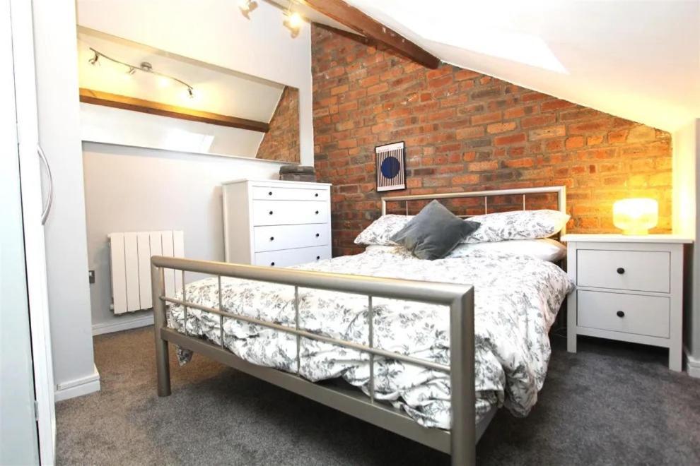Large New-York Style Penthouse Apartment In Leeds City Centre With Contactless Check In Екстериор снимка